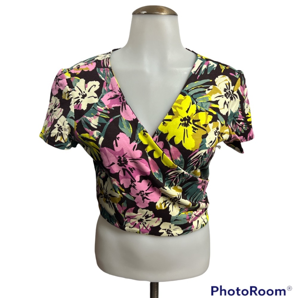 NWT Sisstrevolution Knot Over Yet Floral Knit Wrap Top